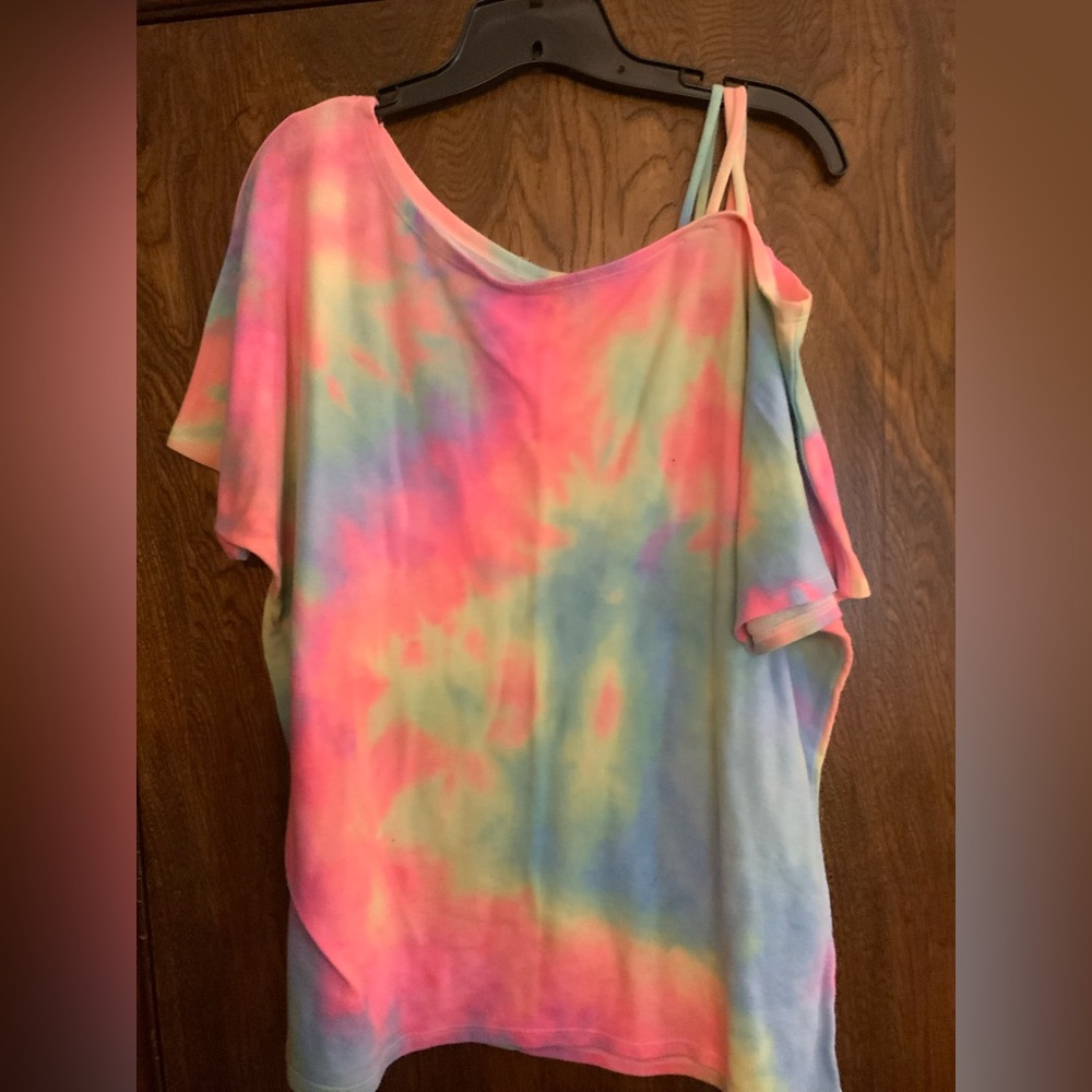 Vibrant Tie-Dye Short Sleeve Top